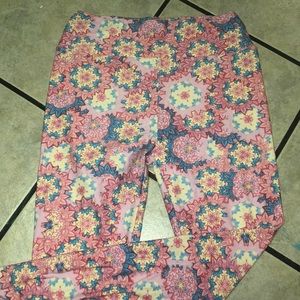 Pink leggings with design